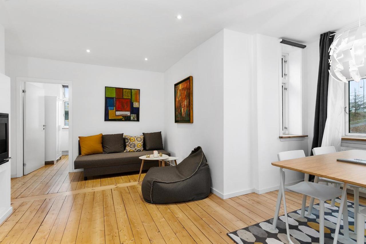 Aday - Apartment Suite Aalborg Center エクステリア 写真