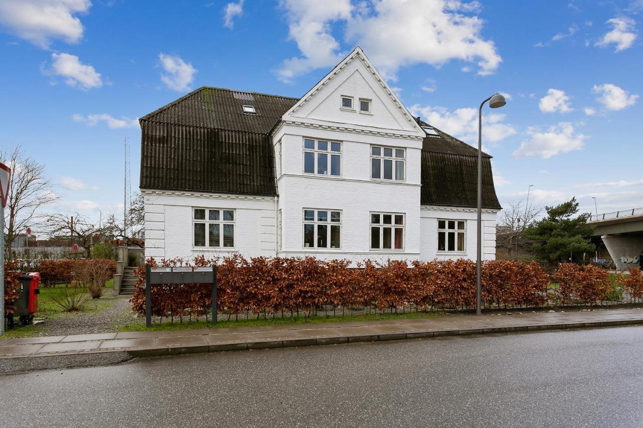 Aday - Apartment Suite Aalborg Center エクステリア 写真