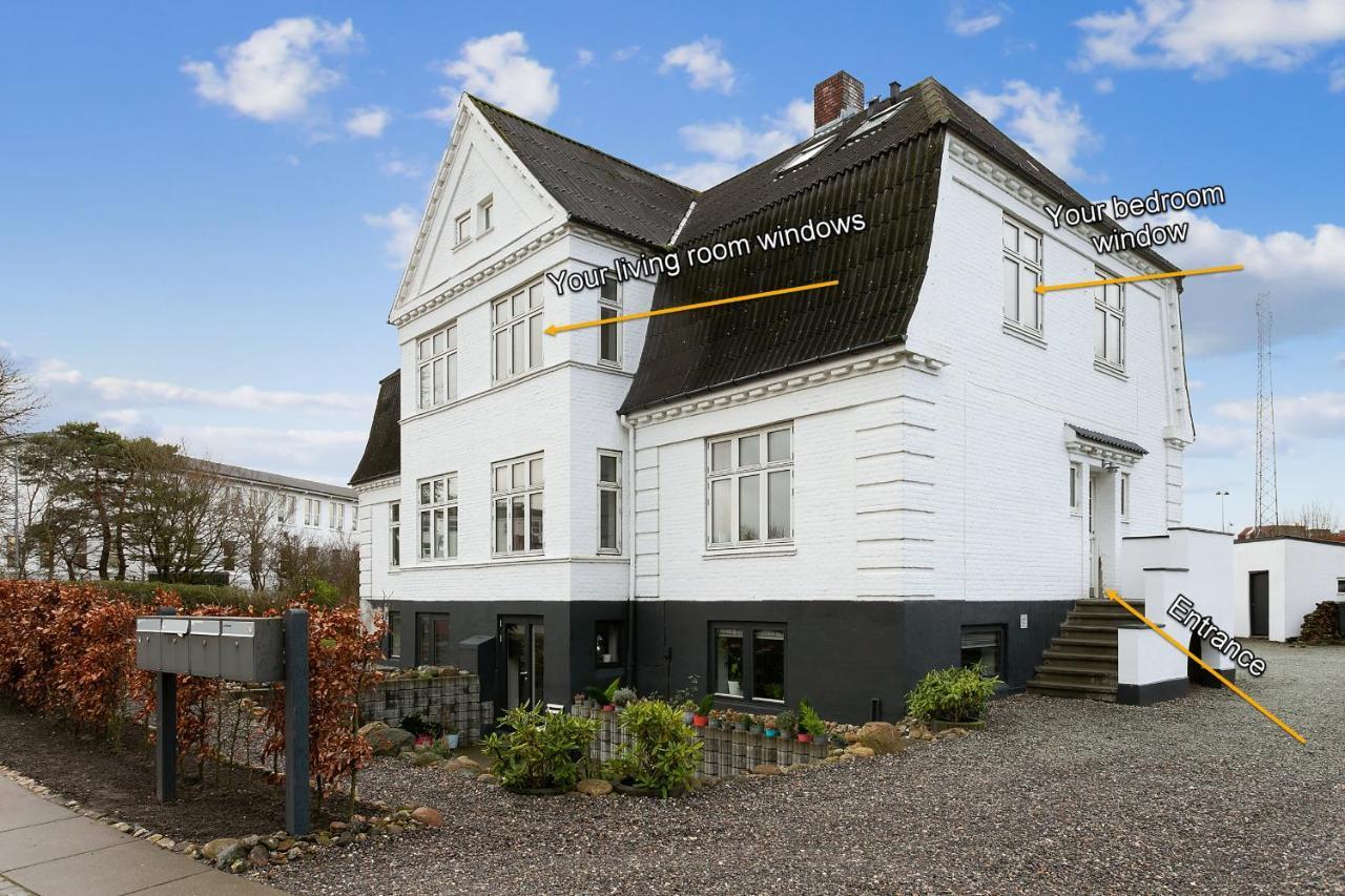 Aday - Apartment Suite Aalborg Center エクステリア 写真