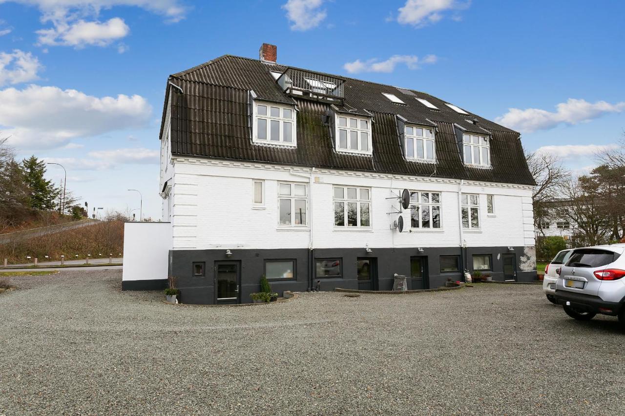 Aday - Apartment Suite Aalborg Center エクステリア 写真